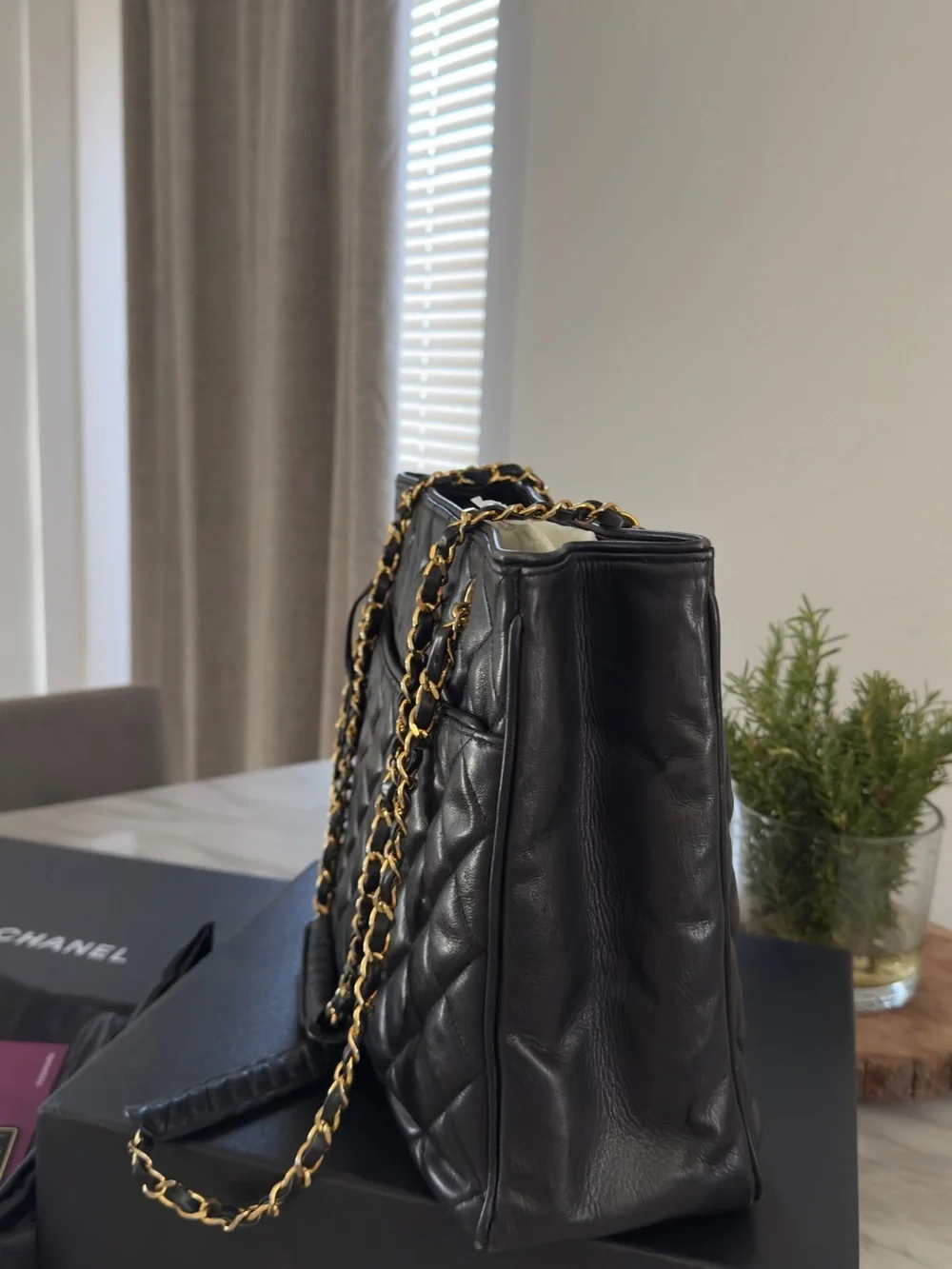 CHANEL Black Quilted Leather Shoulder Bag with Gold Chain